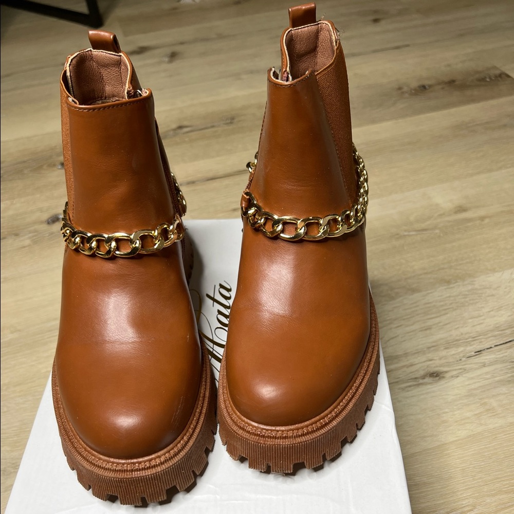 Tan lugsole ride along boots by mats